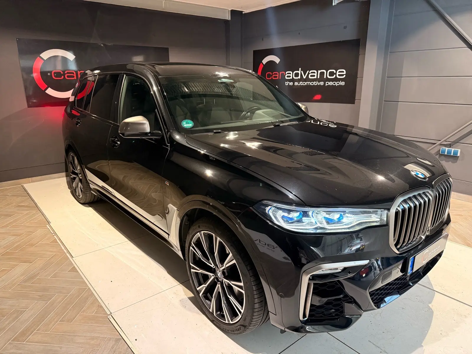 BMW X7 M50d M Sport Pro "22" B&W