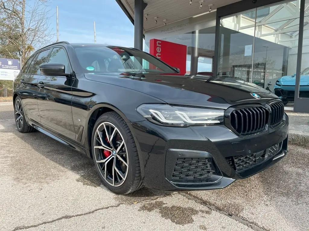 BMW 520d xDrive Touring/M-Sport/19"/AHK/Pano/ACC/Key