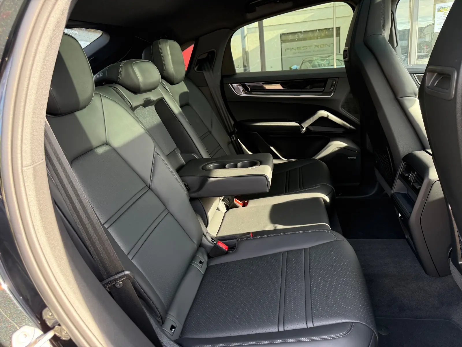 Porsche Coupe Black Edition/Black-Black/Full/2026 Prod. – 18