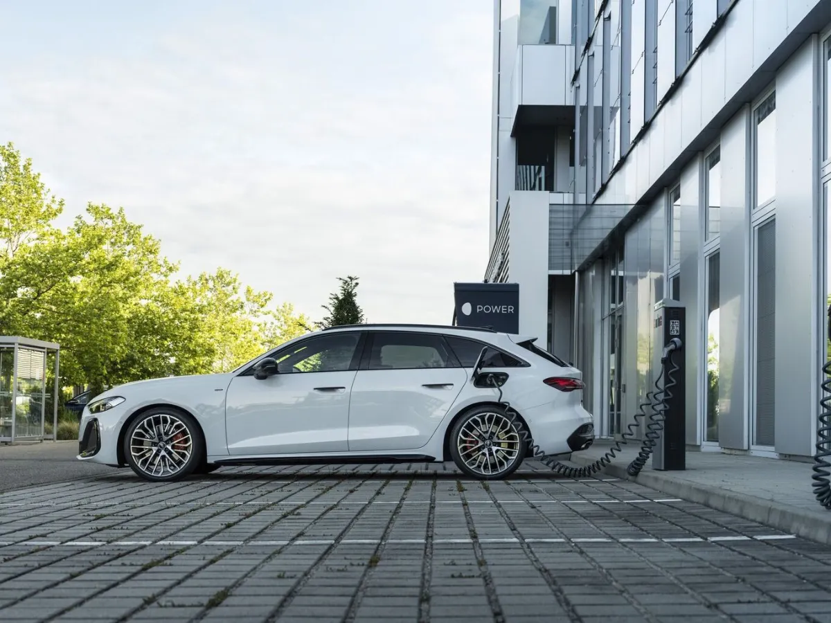 Audi A5 Avant side view