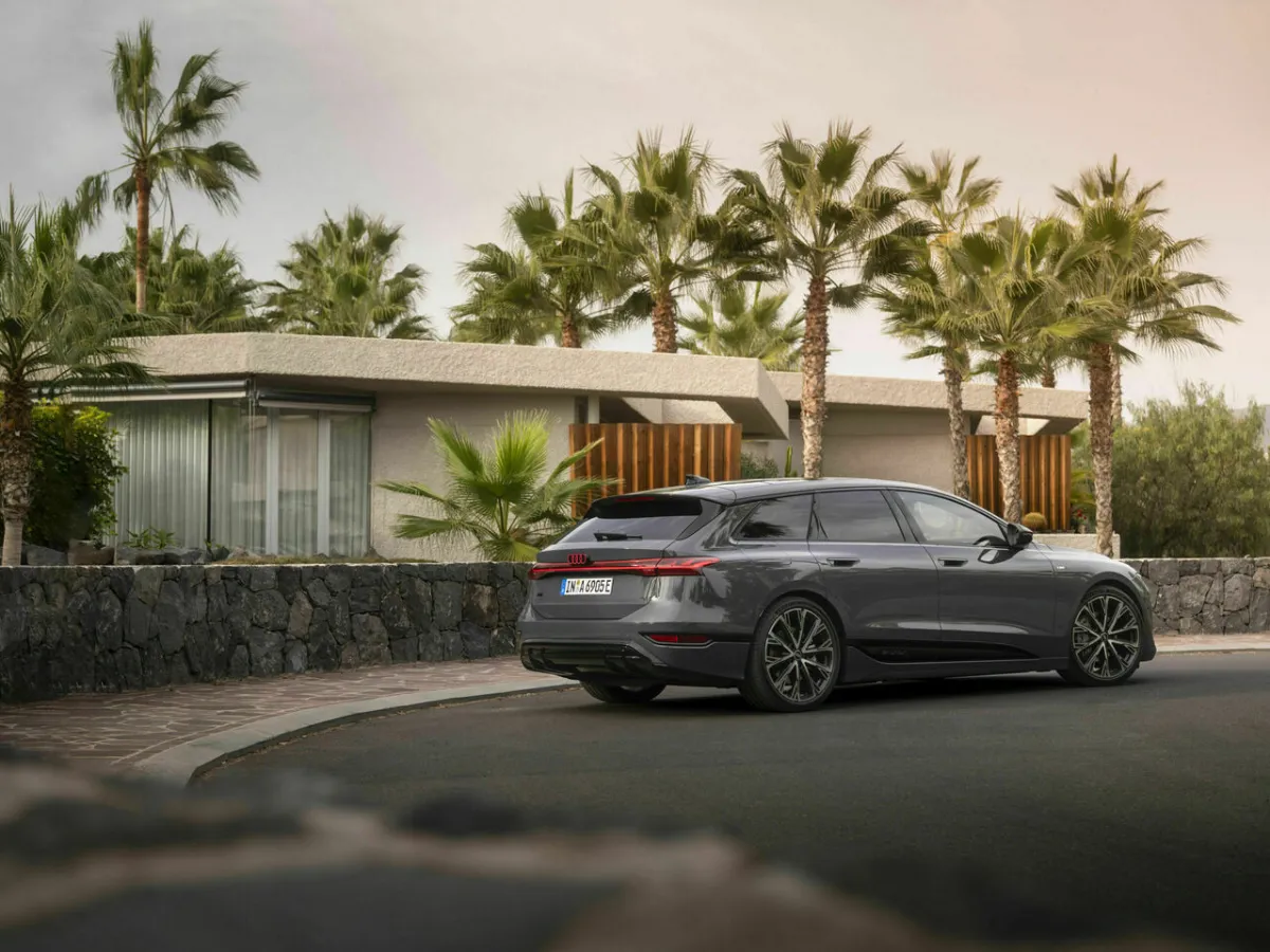 Audi A6 Avant e-tron zadný pohľad