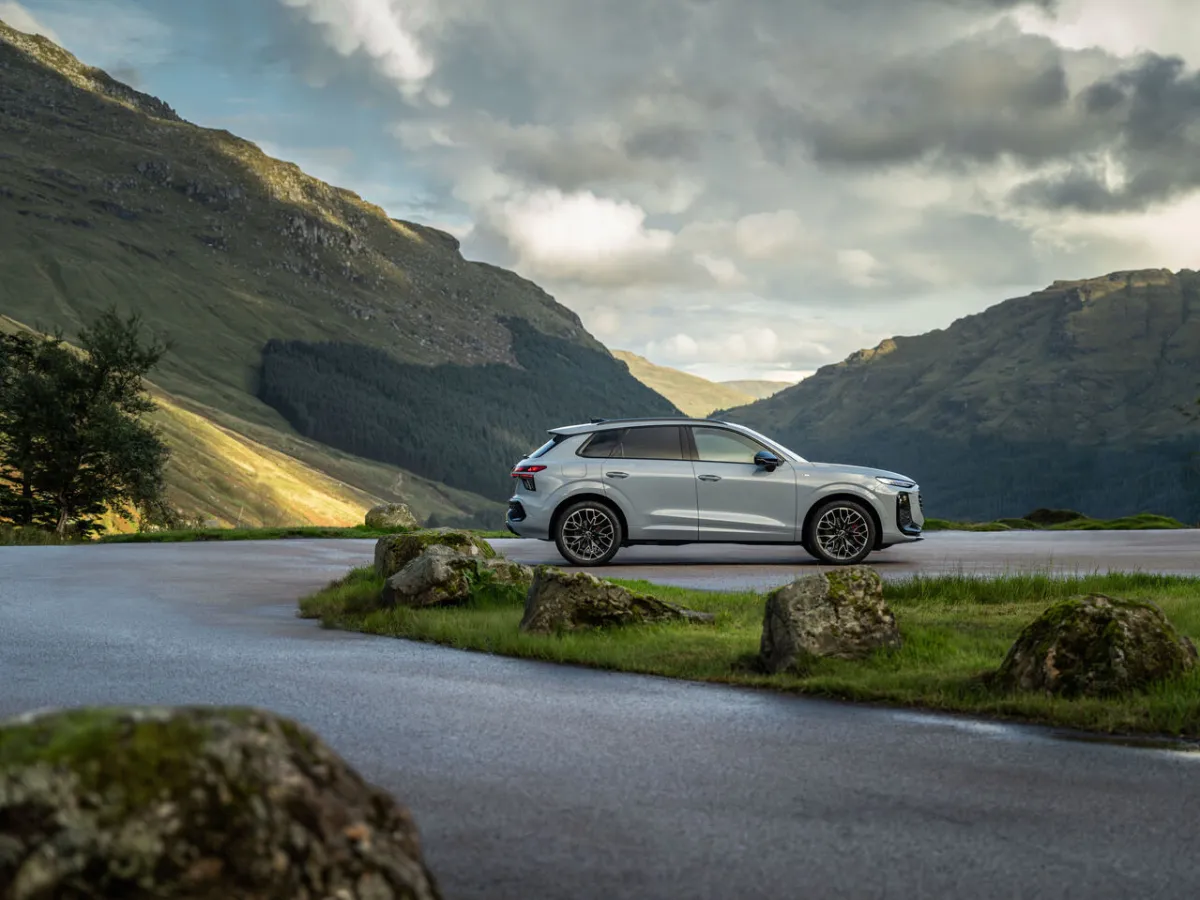 Audi Q3 in ländlicher Umgebung