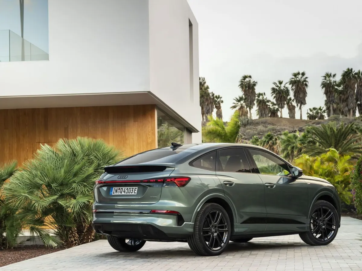 Audi Q4 Sportback e-tron hátsó háromnegyedes nézet