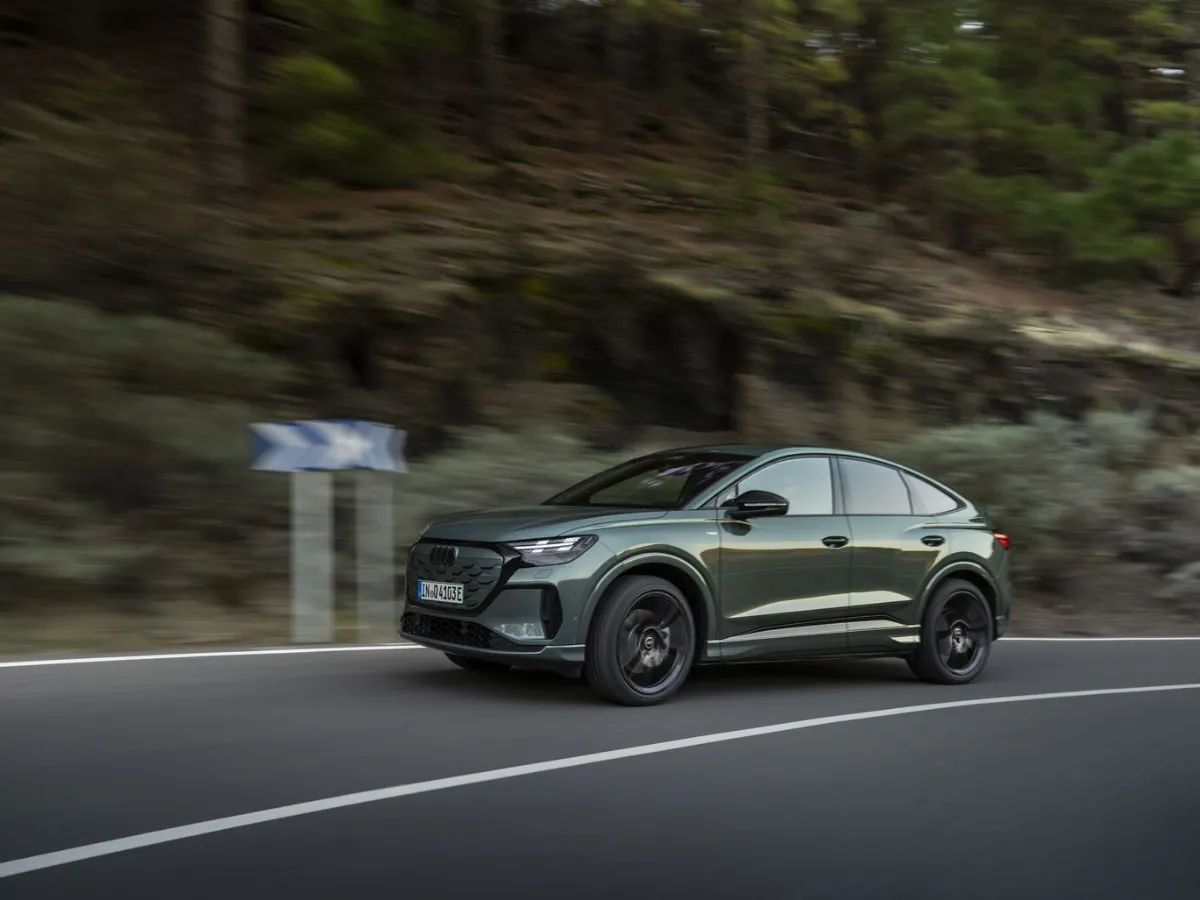 Audi Q4 Sportback e-tron menet közben