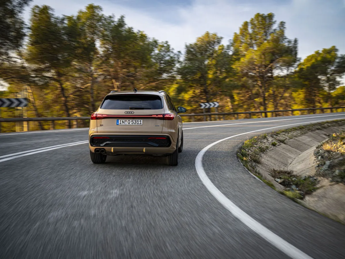 Audi Q5 in der Kurve