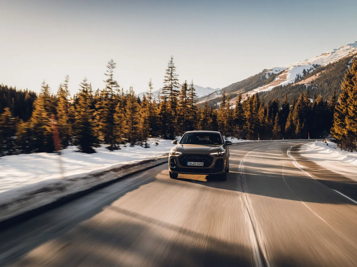 Audi Q5 Sportback auf winterlicher Straße