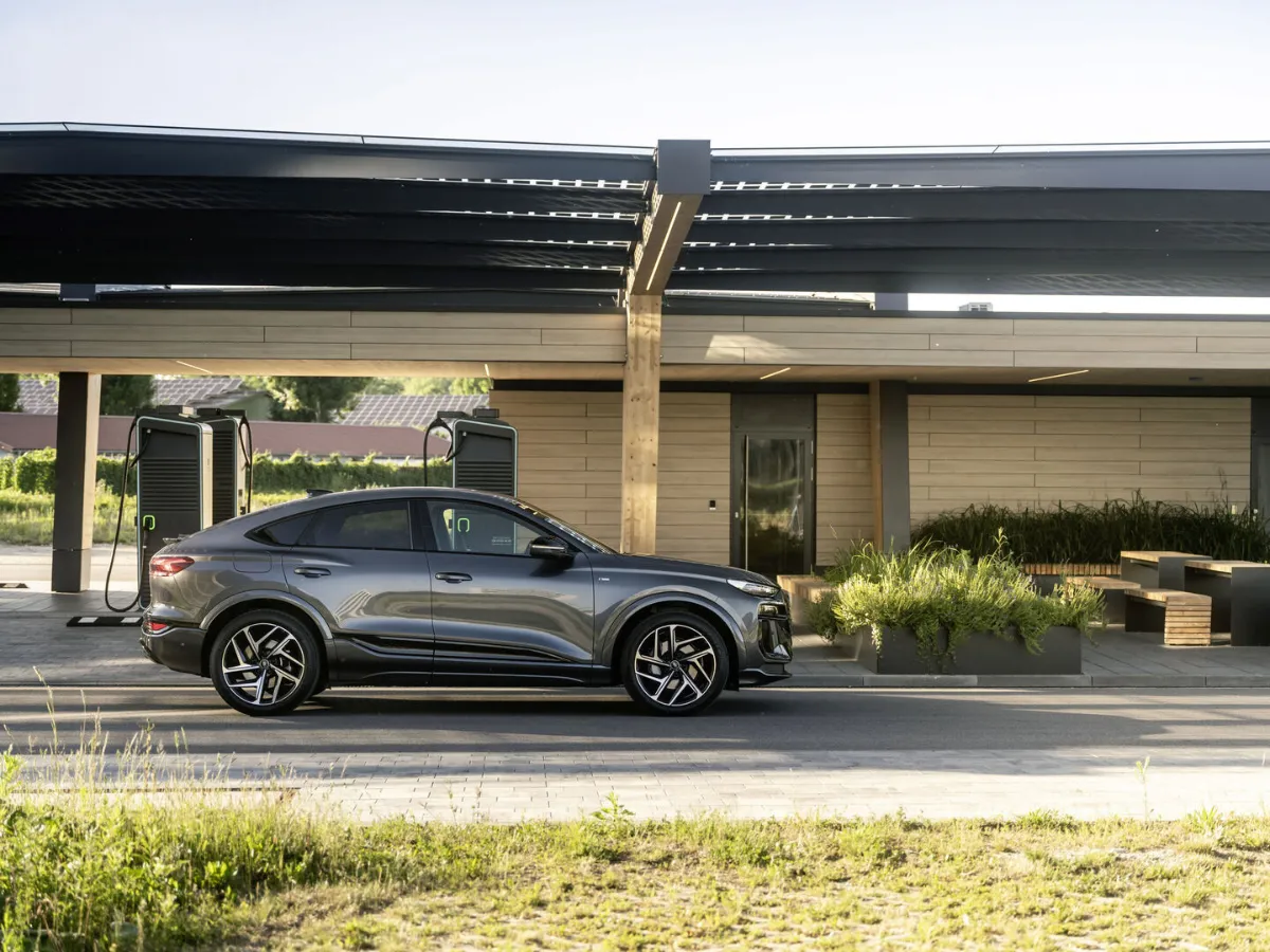 Audi Q6 Sportback e-tron pohľad zboku