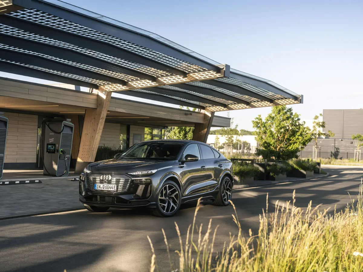 Audi Q6 Sportback e-tron pohľad spredu