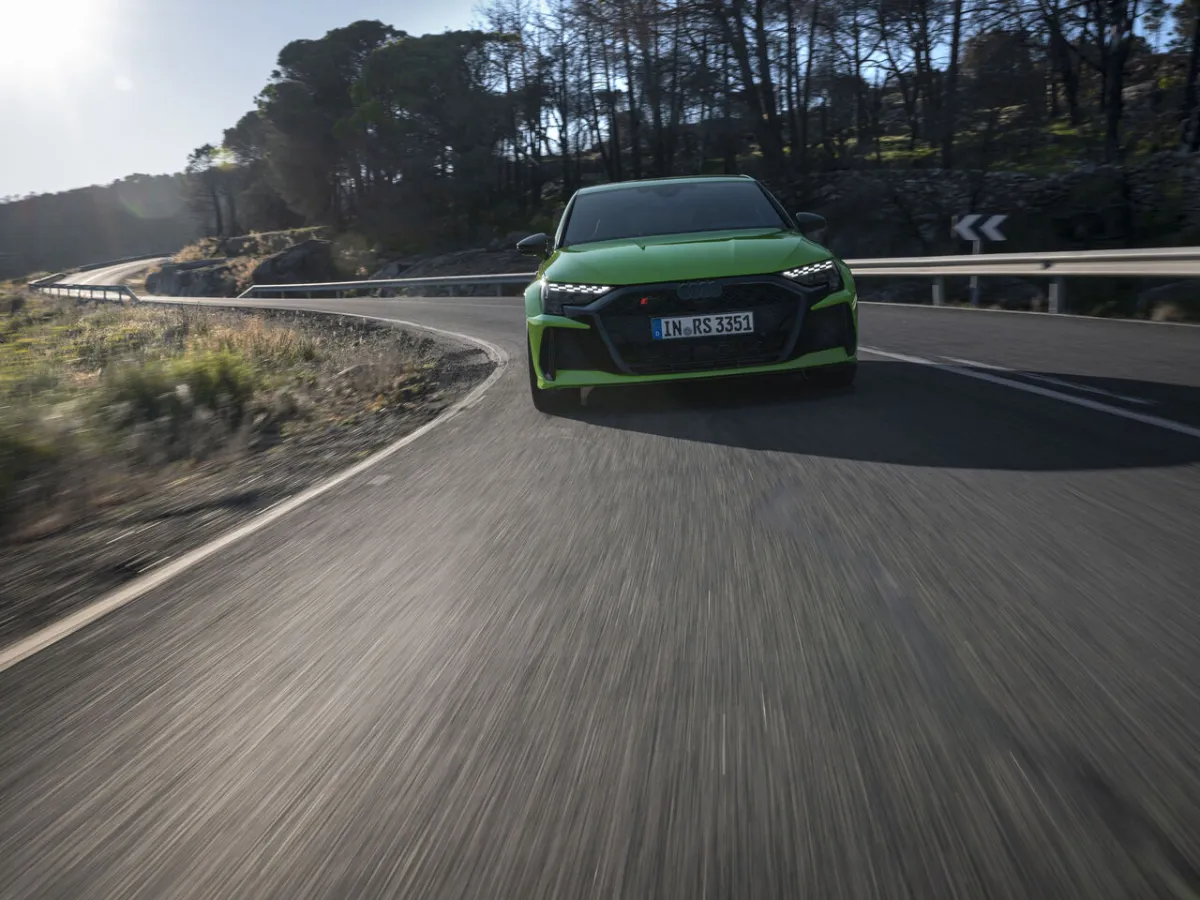 Audi RS 3 Sportback in der Kurve