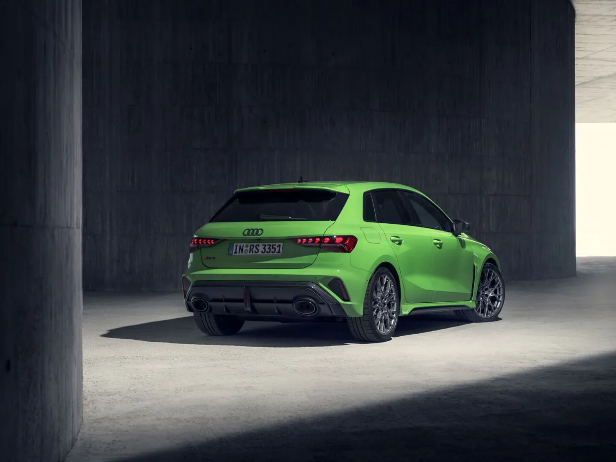 Audi RS 3 Sportback im Studio, von hinten