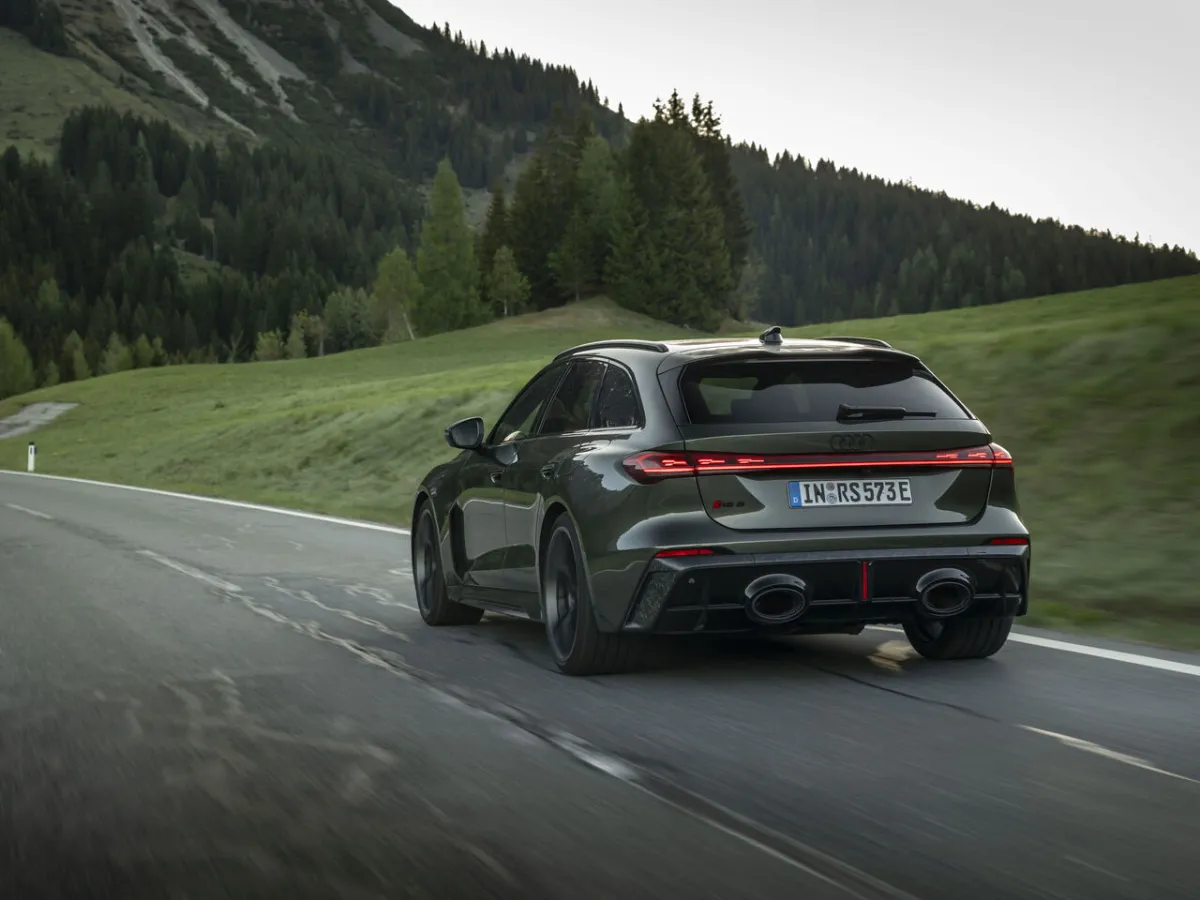 Audi RS 5 Avant — új autó Németországból