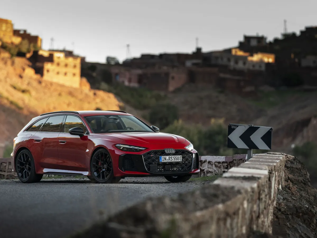 Audi RS 5 Avant városi úton