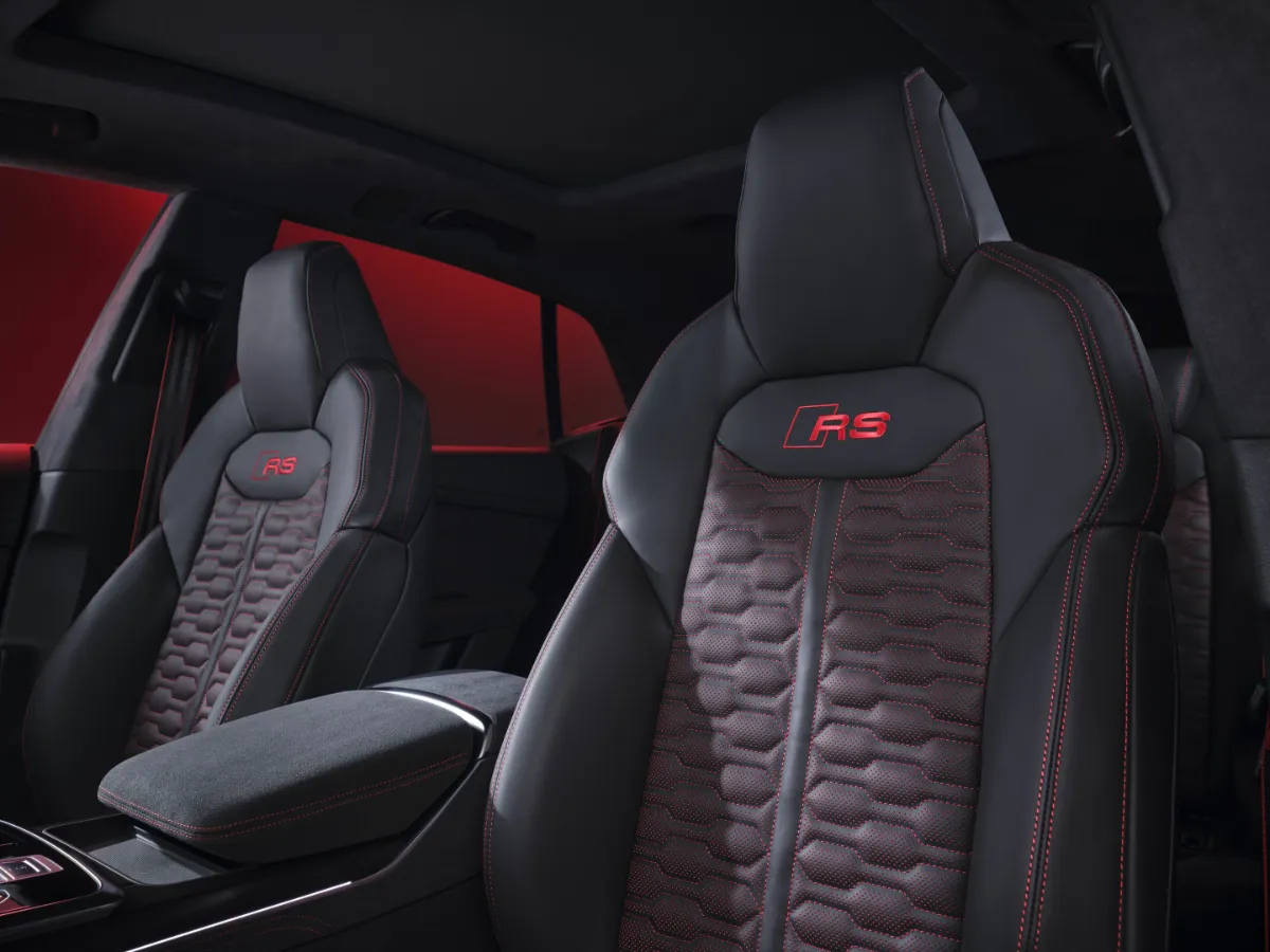 Audi RS Q8 performance cockpit detail