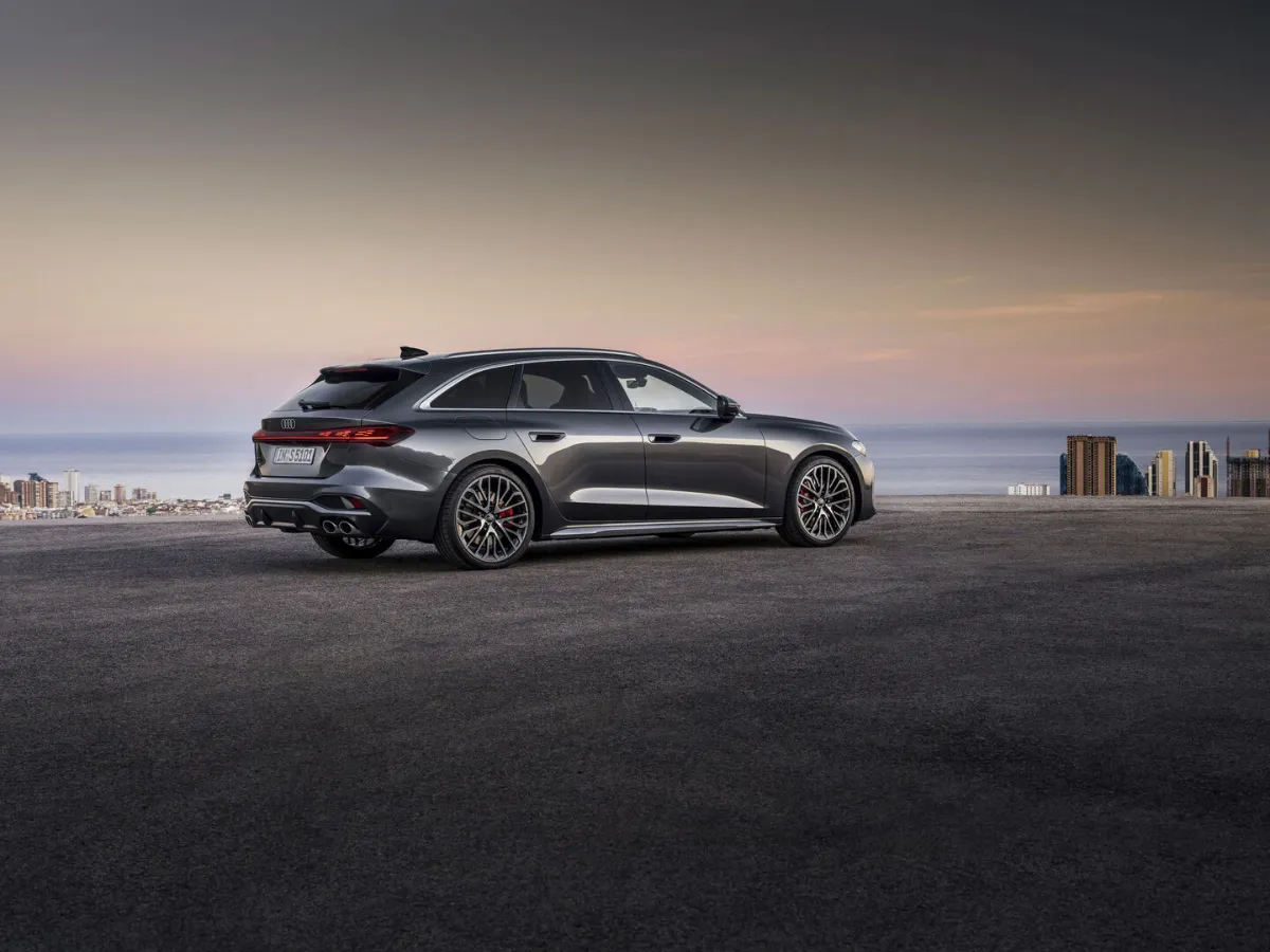Audi S5 Avant rear three-quarter view