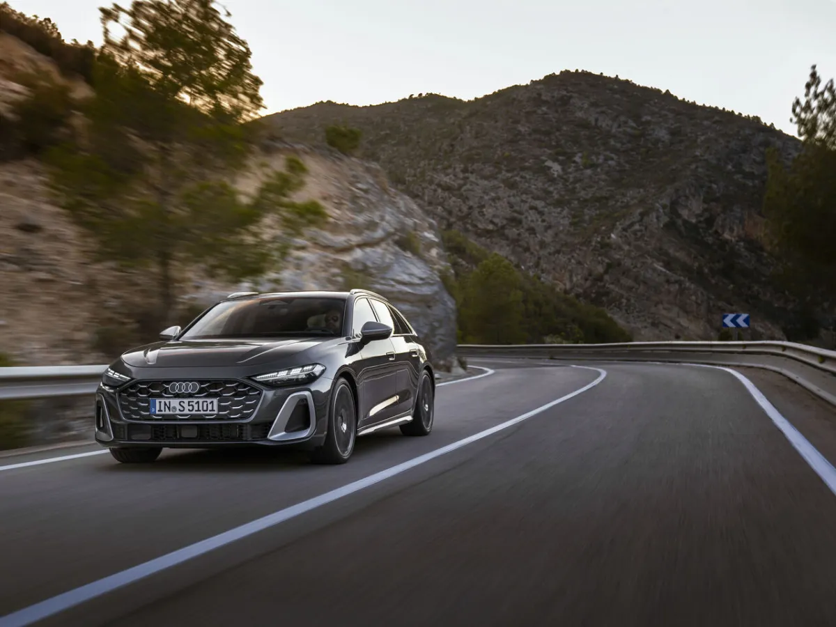 Audi S5 Avant cornering