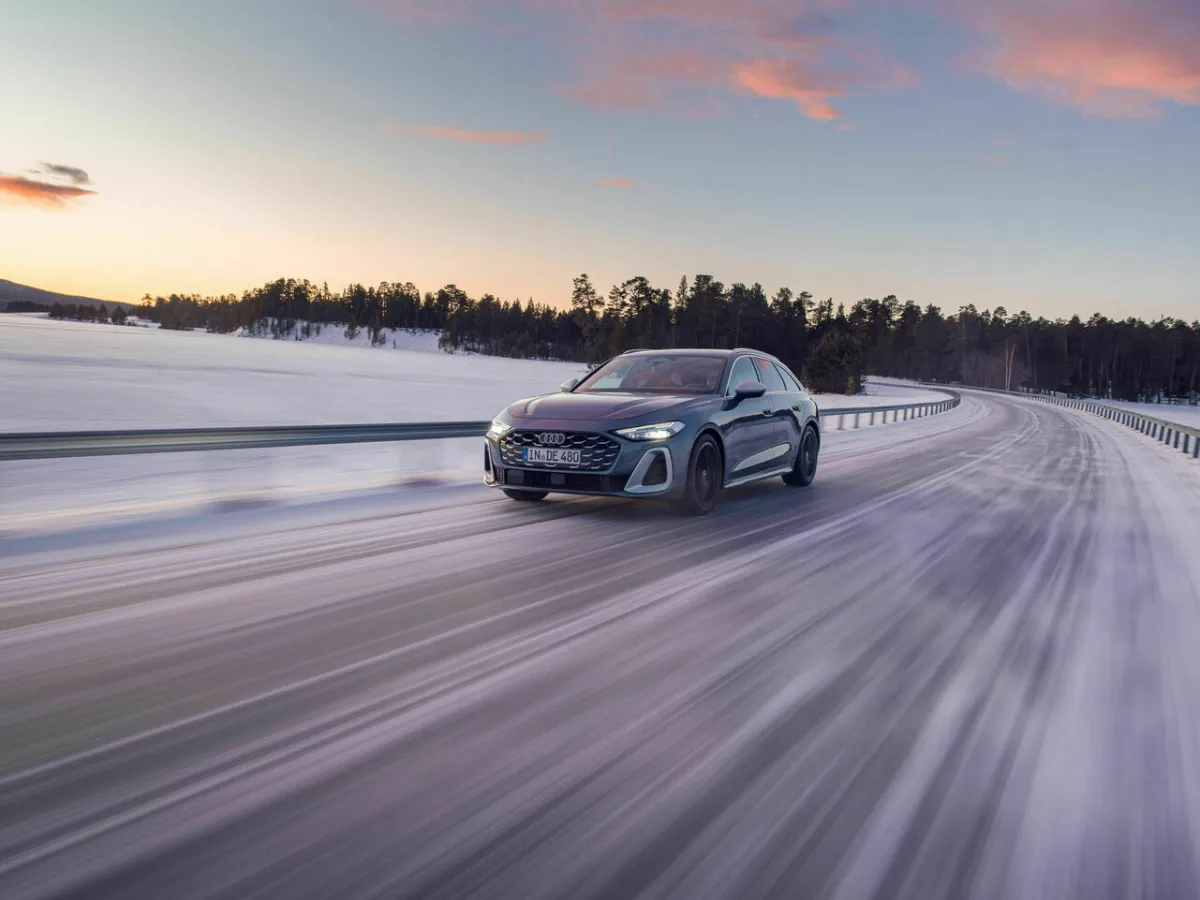 Audi S5 Avant on a snowy road