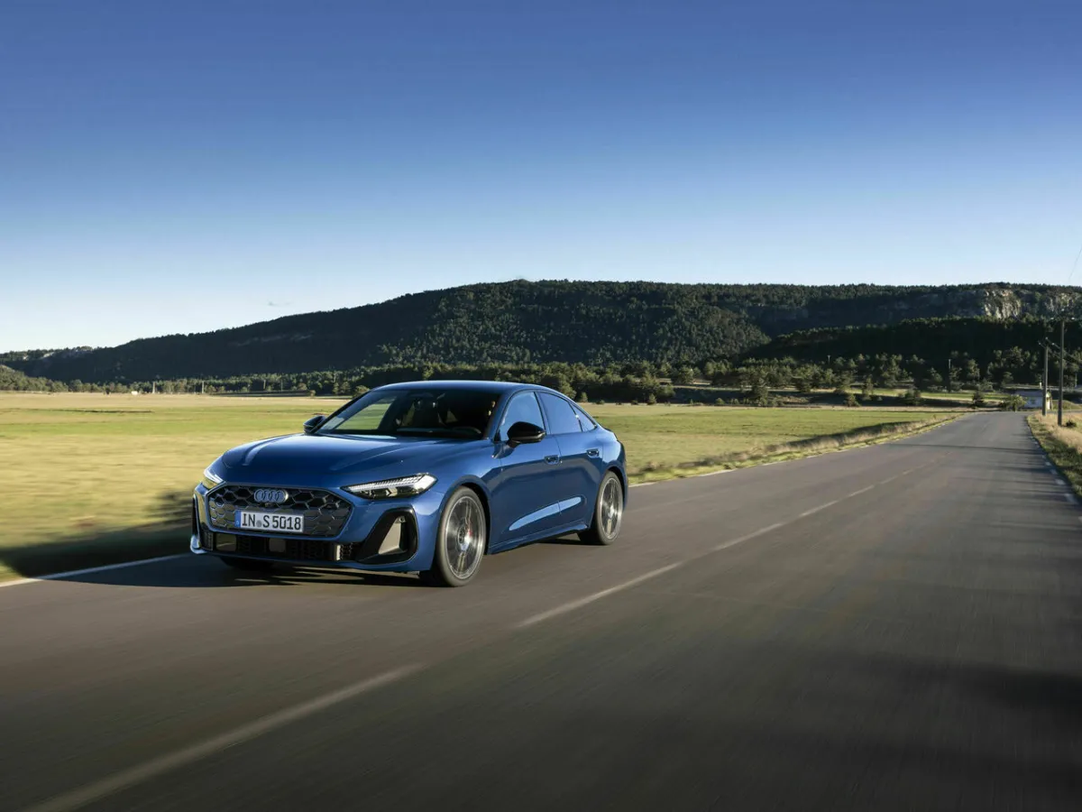 Audi S5 Sedan za jazdy