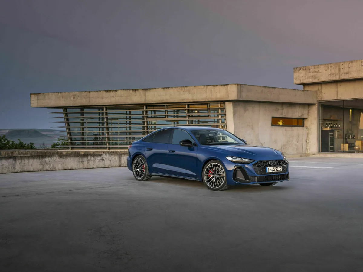Audi S5 Sedan vo večernom svetle