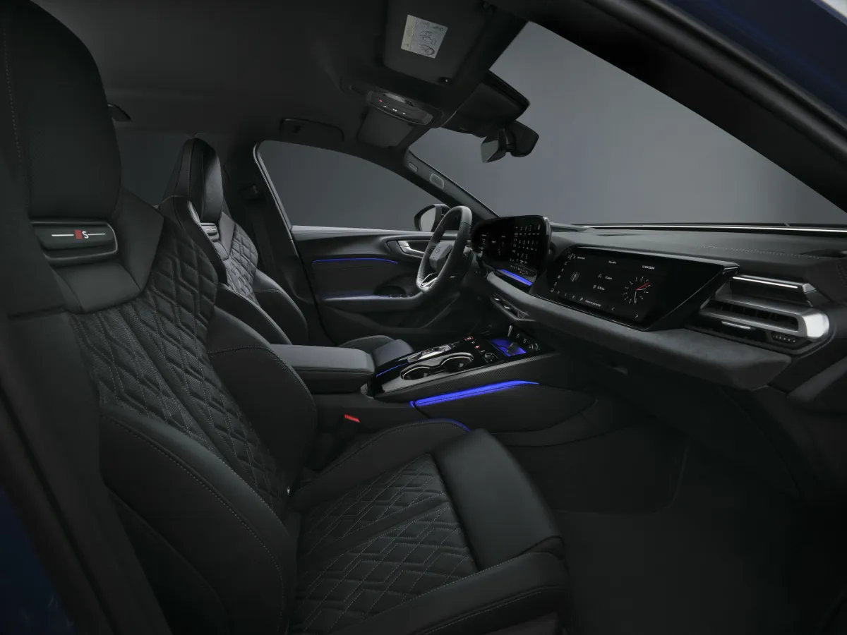 Interiér Audi S5 Sedan, palubná doska