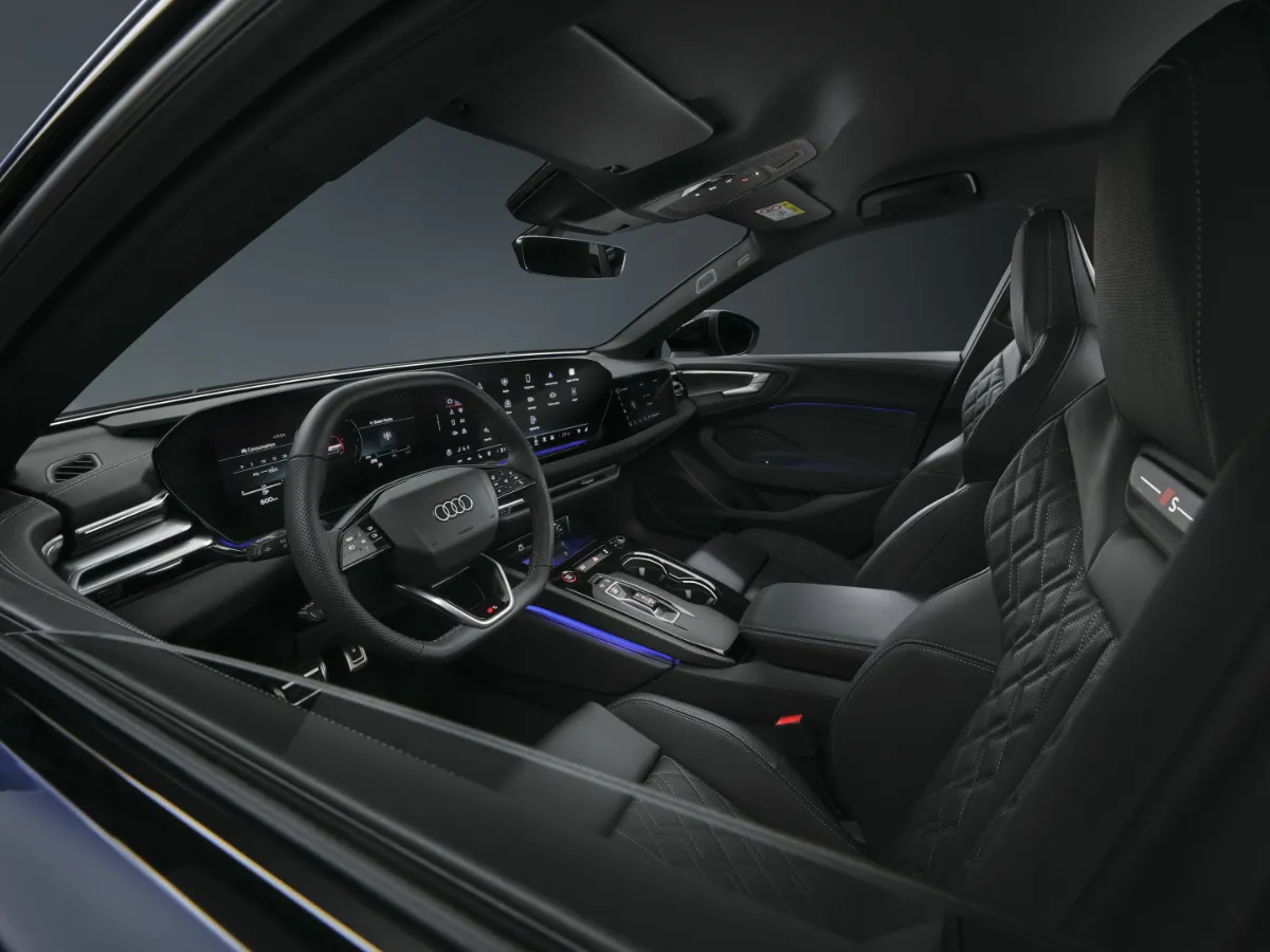 Priestor pre cestujúcich a sedadlá Audi S5 Sedan