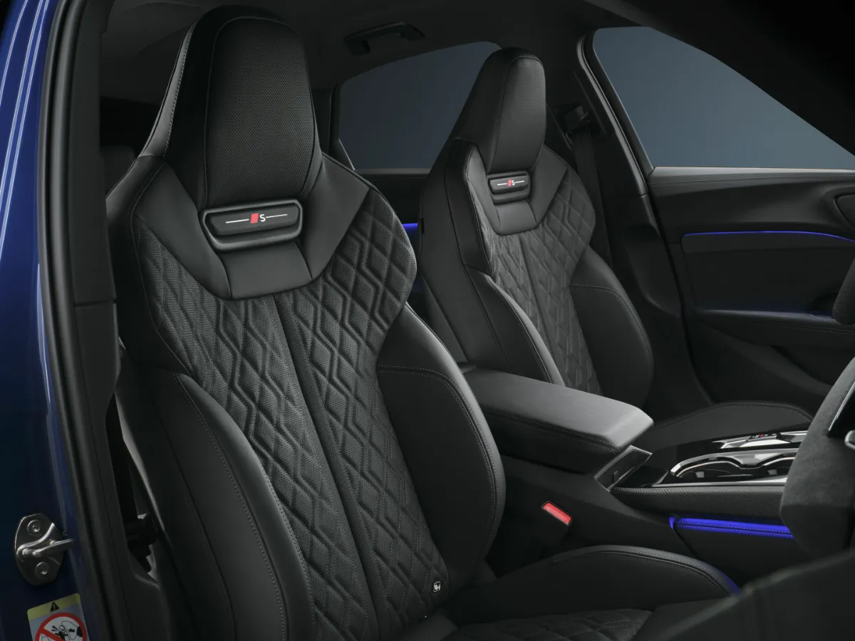 Detail kokpitu Audi S5 Sedan