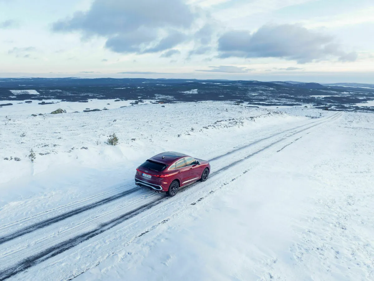 Audi SQ5 Sportback v zasneženej krajine