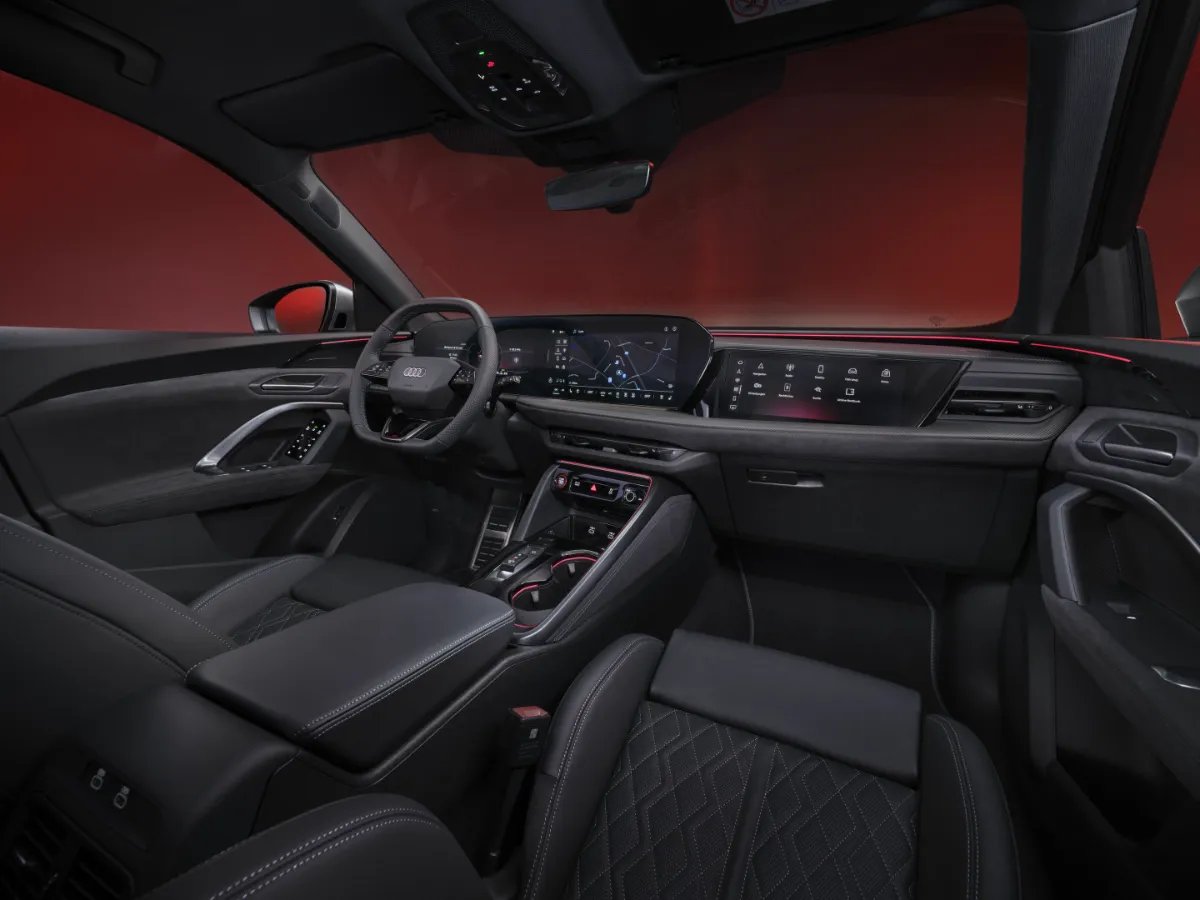 Interiér Audi SQ5 Sportback, palubná doska