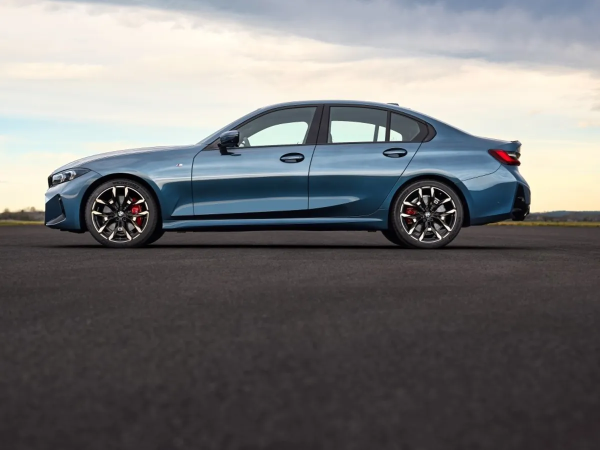BMW rad 3 Sedan pohľad zboku
