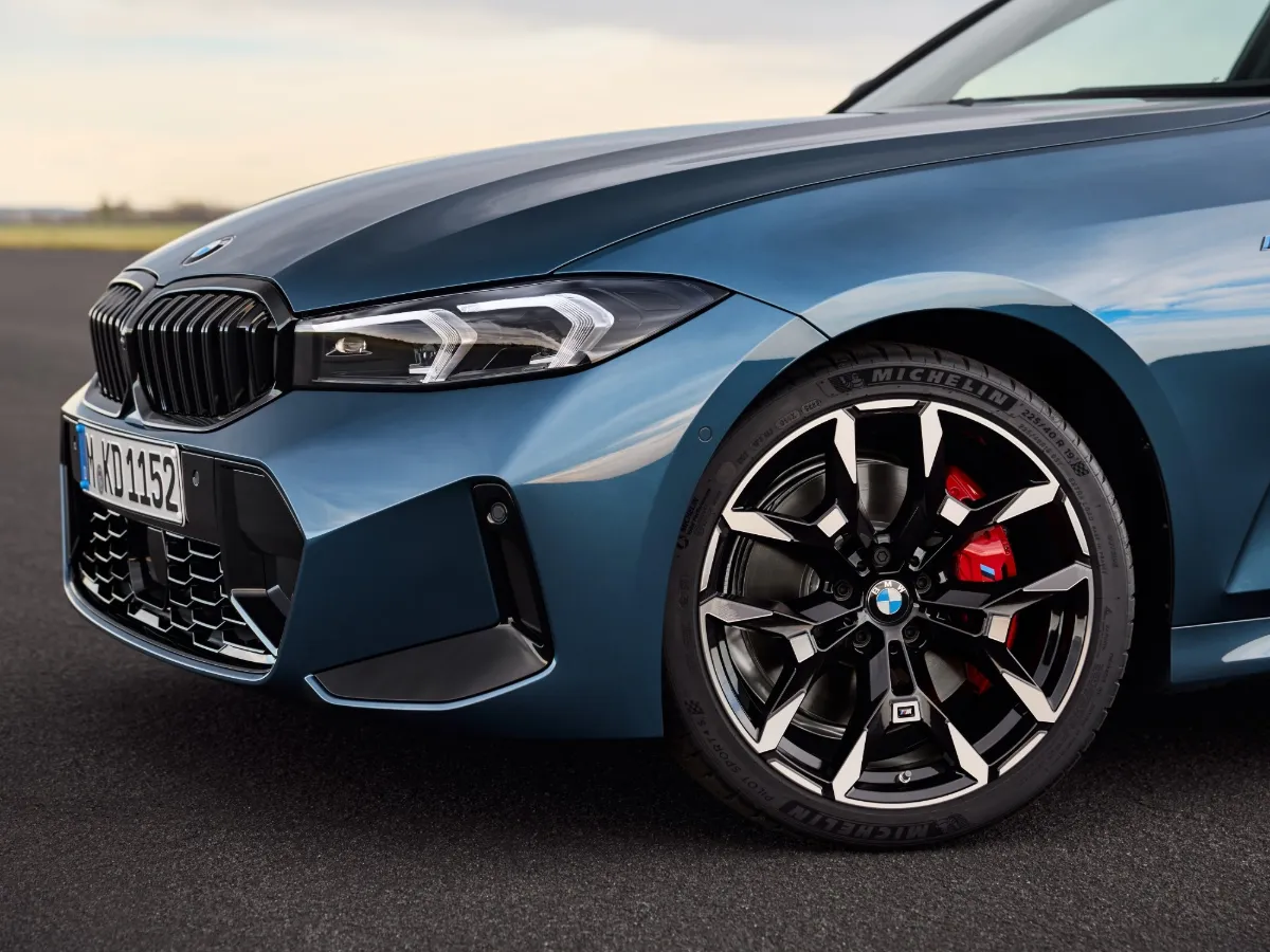 Disk a brzdový strmeň BMW radu 3 Sedan