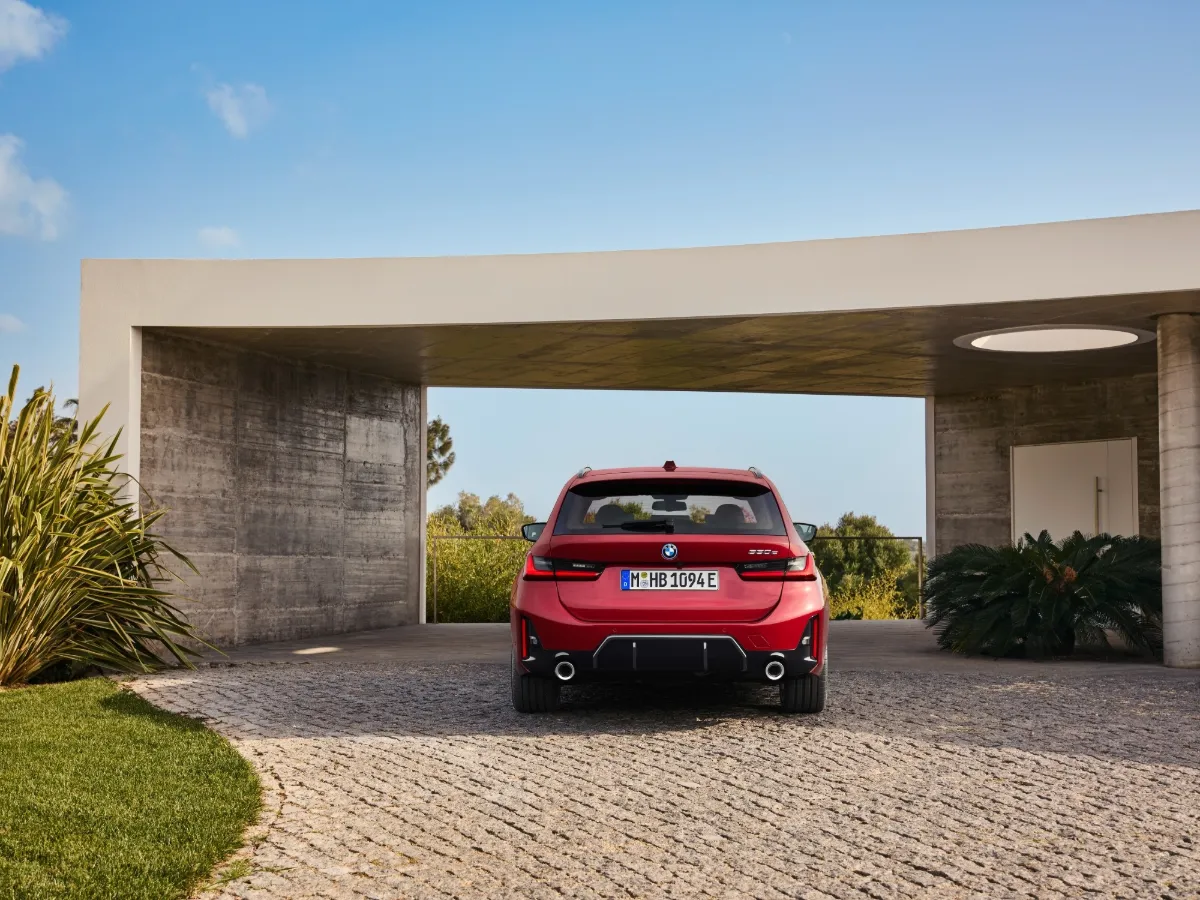 BMW 320i Touring — új autó Németországból