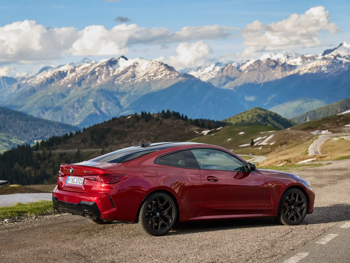BMW 4 Series Coupé rear three-quarter view