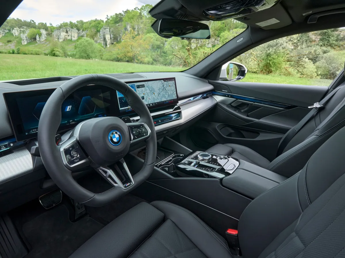 BMW radu 5 priestor pre cestujúcich a sedadlá
