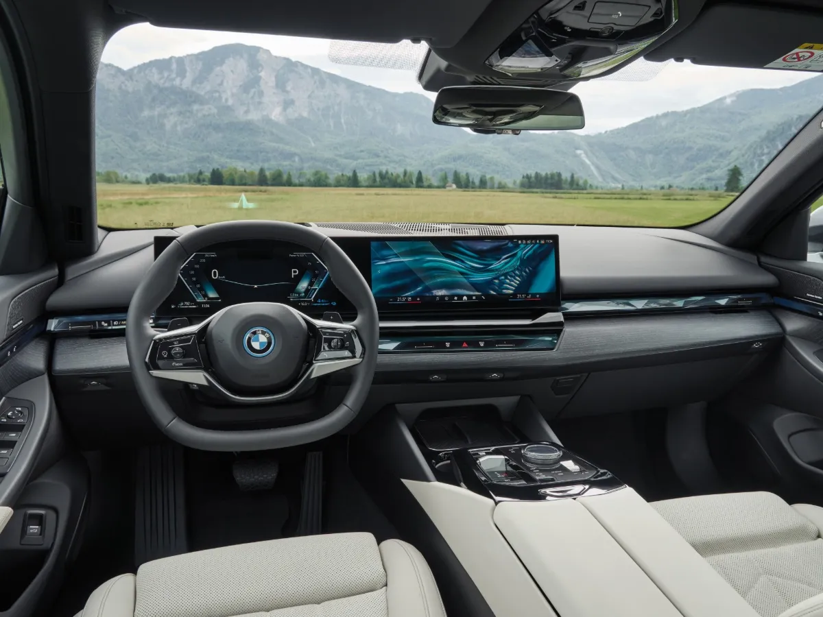 Interiér BMW radu 5