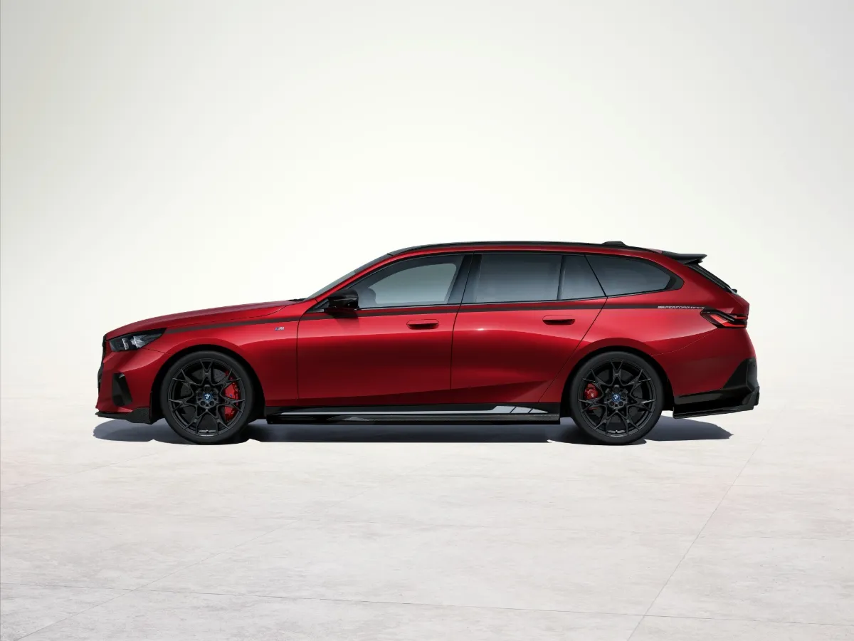 BMW rad 5 Touring pohľad zboku