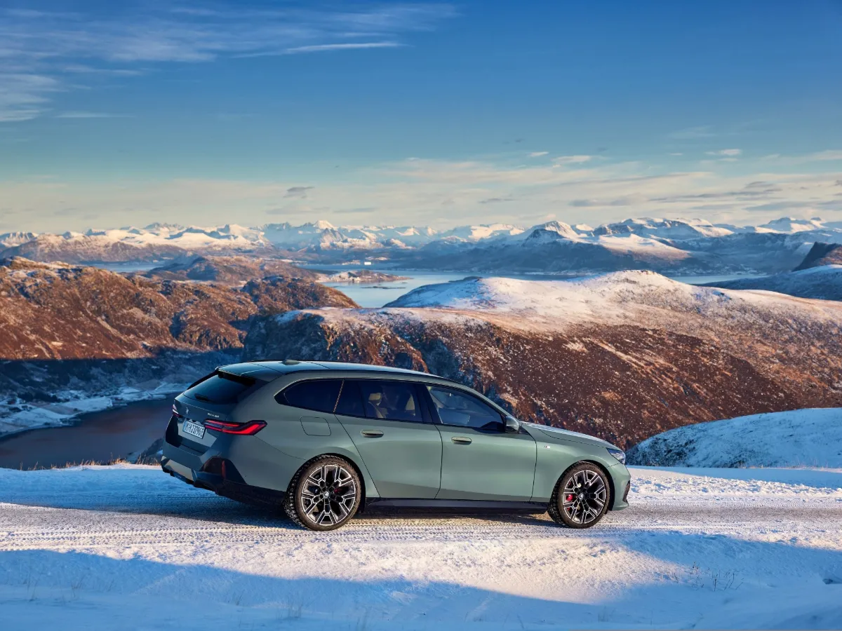BMW rad 5 Touring na zimnej ceste