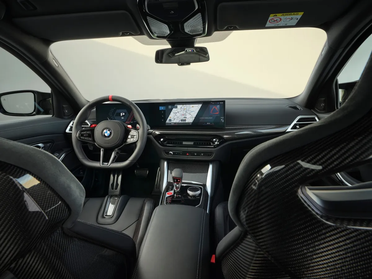 Interiér a palubná doska BMW M3