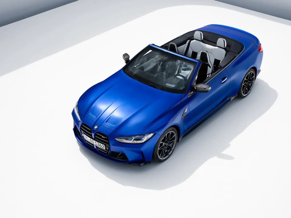 BMW M4 Cabrio im Studio, von oben