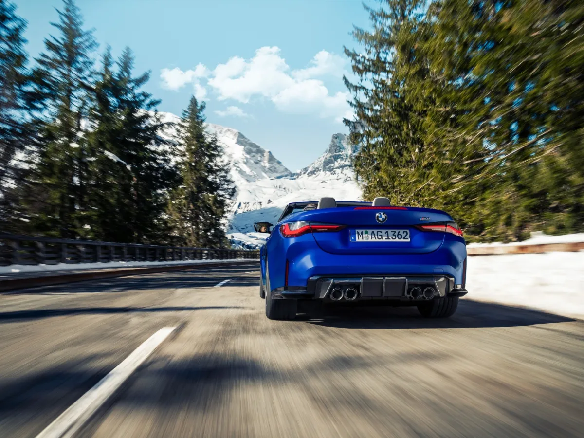 BMW M4 Cabrio in der Kurve