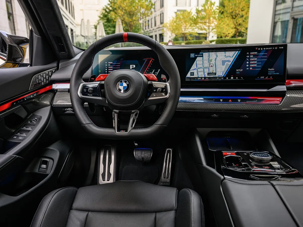 BMW M5 belső tér, műszerfal