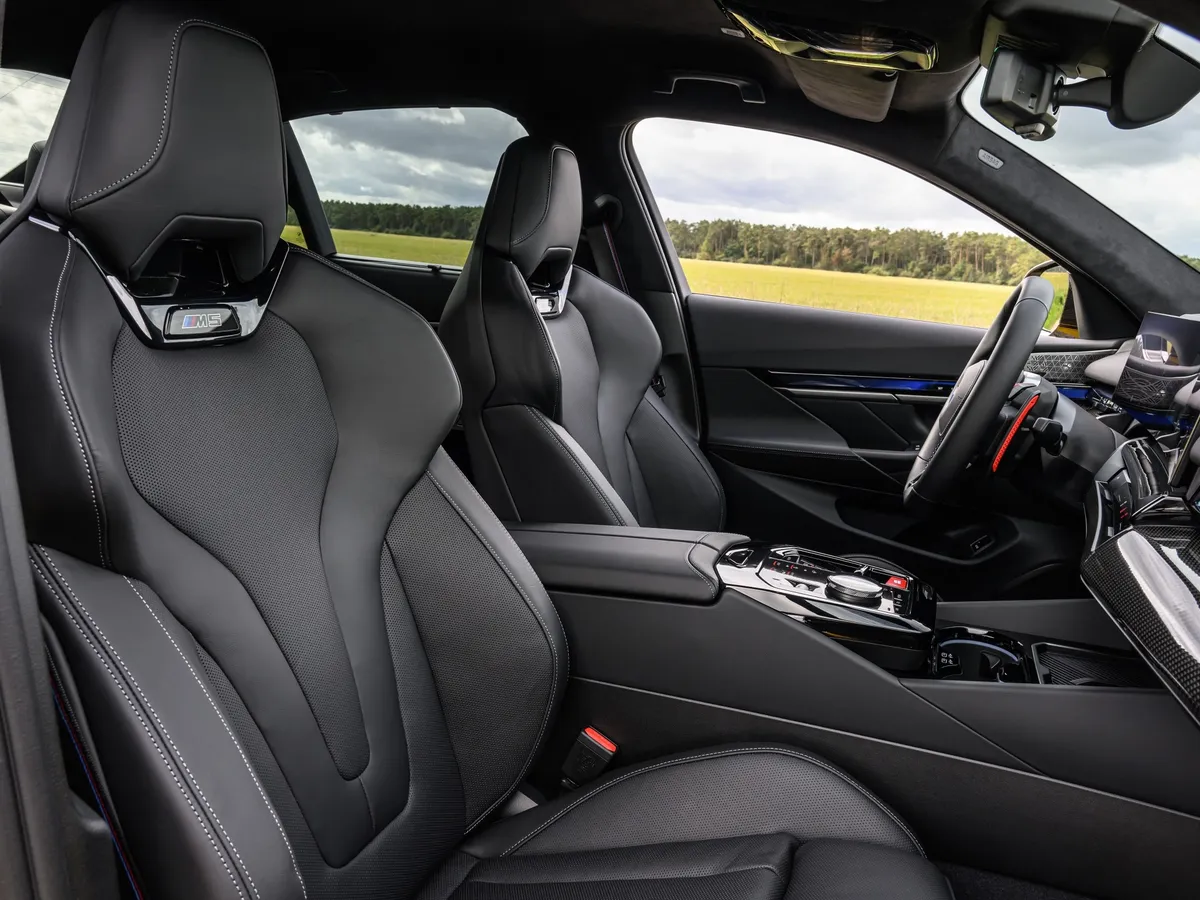 BMW M5 utastér és ülések