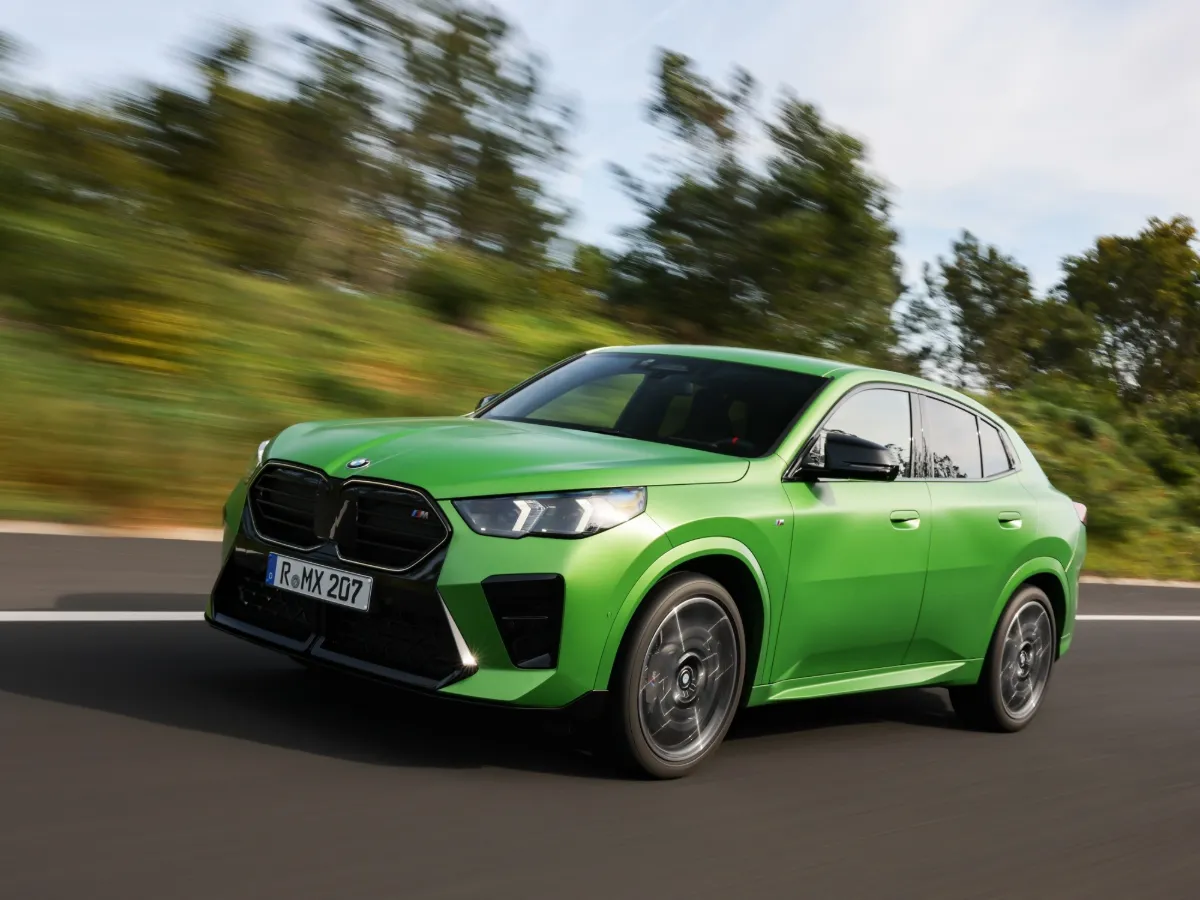 BMW X2 in Fahrt