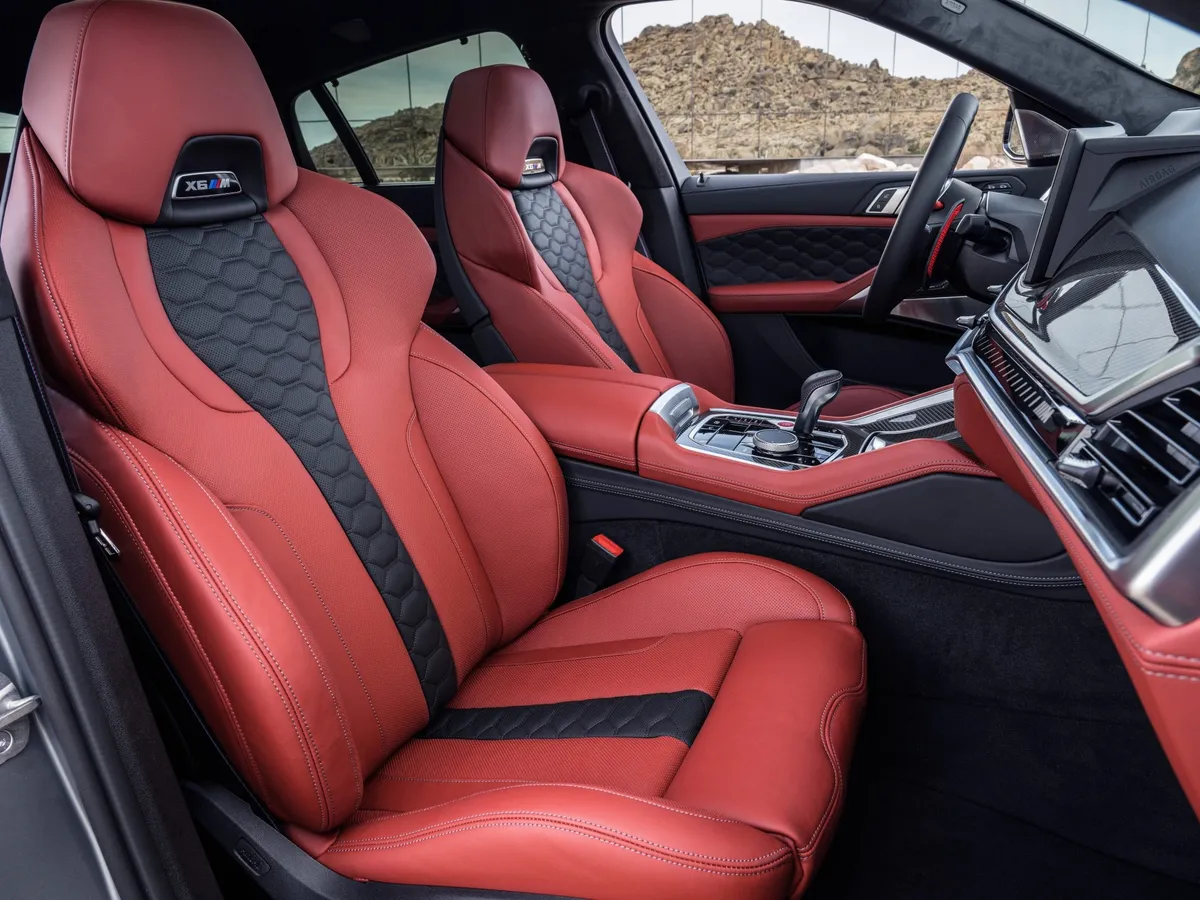 BMW X6 M Competition Fahrgastraum und Sitze