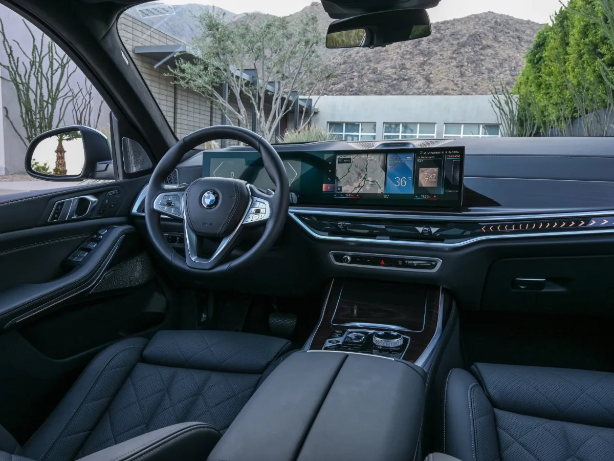 BMW X7 — palubná doska