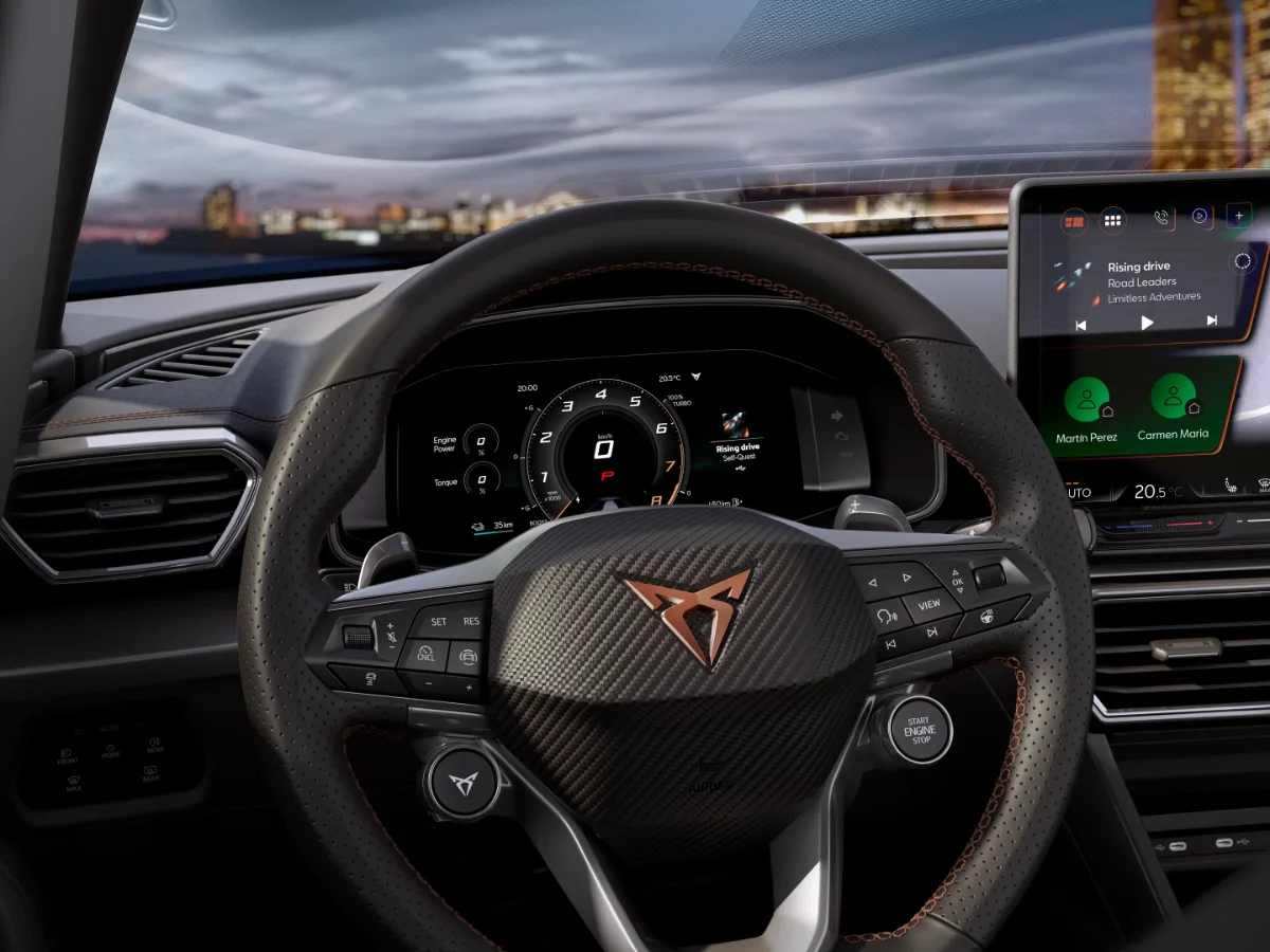CUPRA Leon Sportstourer — Lenkrad und Display