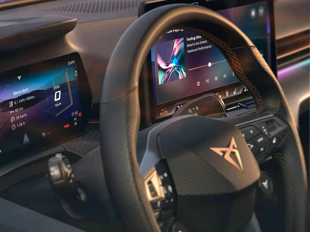 CUPRA Raval, Lenkrad und Display