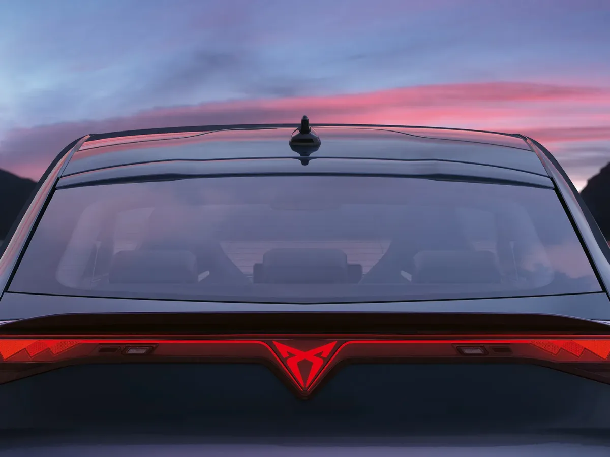 CUPRA Tavascan, beleuchtetes Heck-Logo
