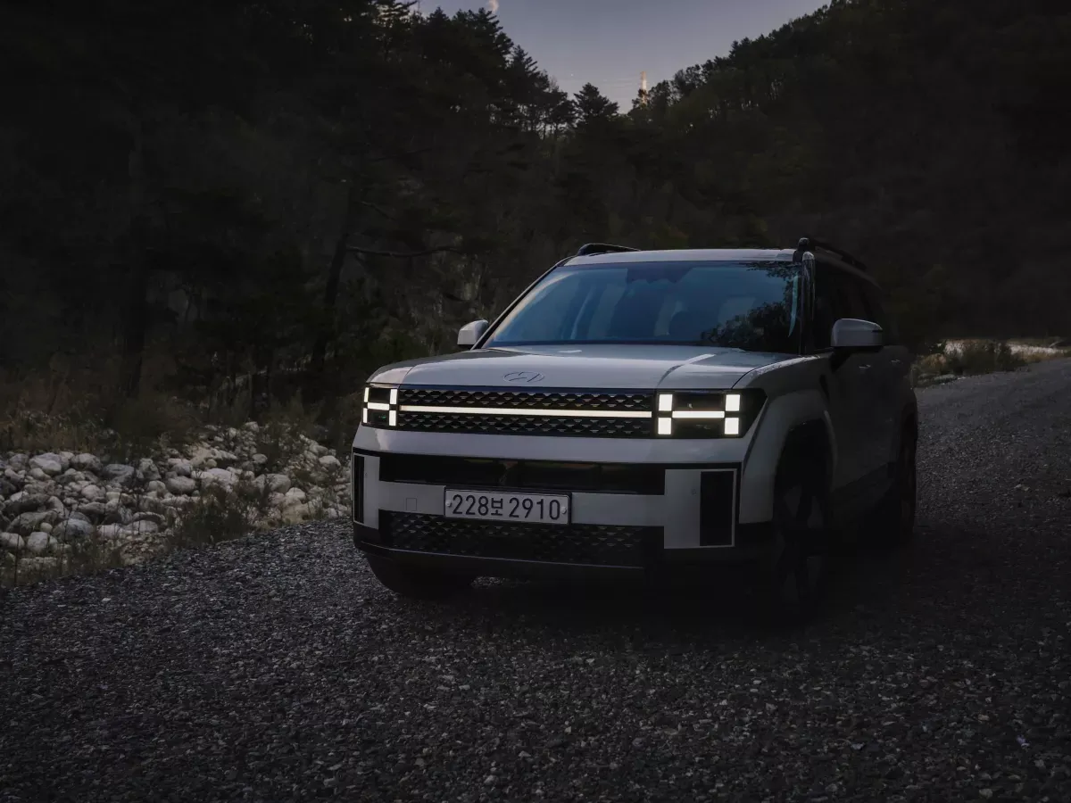 Hyundai Santa Fe spredu, svetelná grafika v tvare H