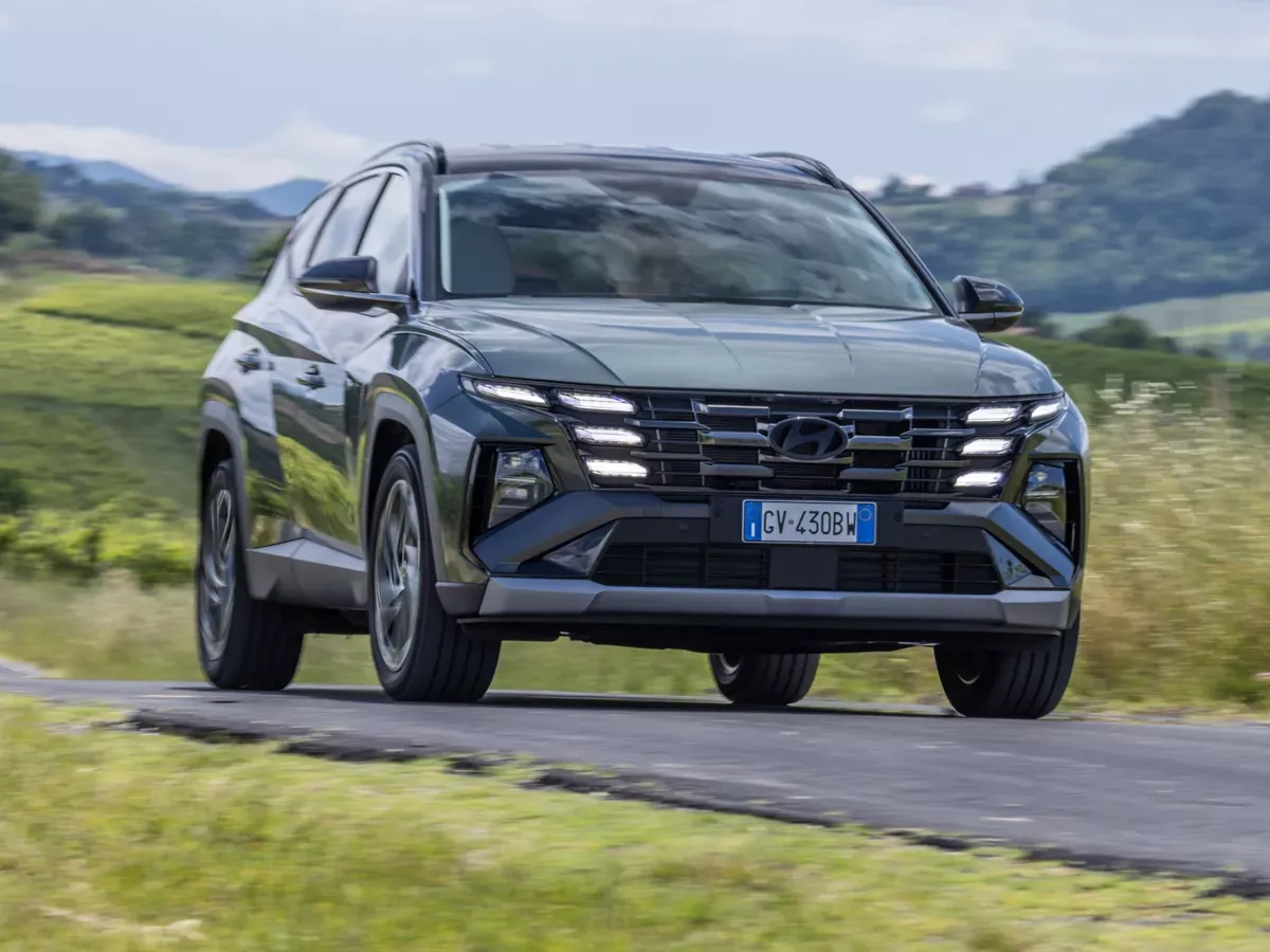 Hyundai Tucson auf der Landstraße