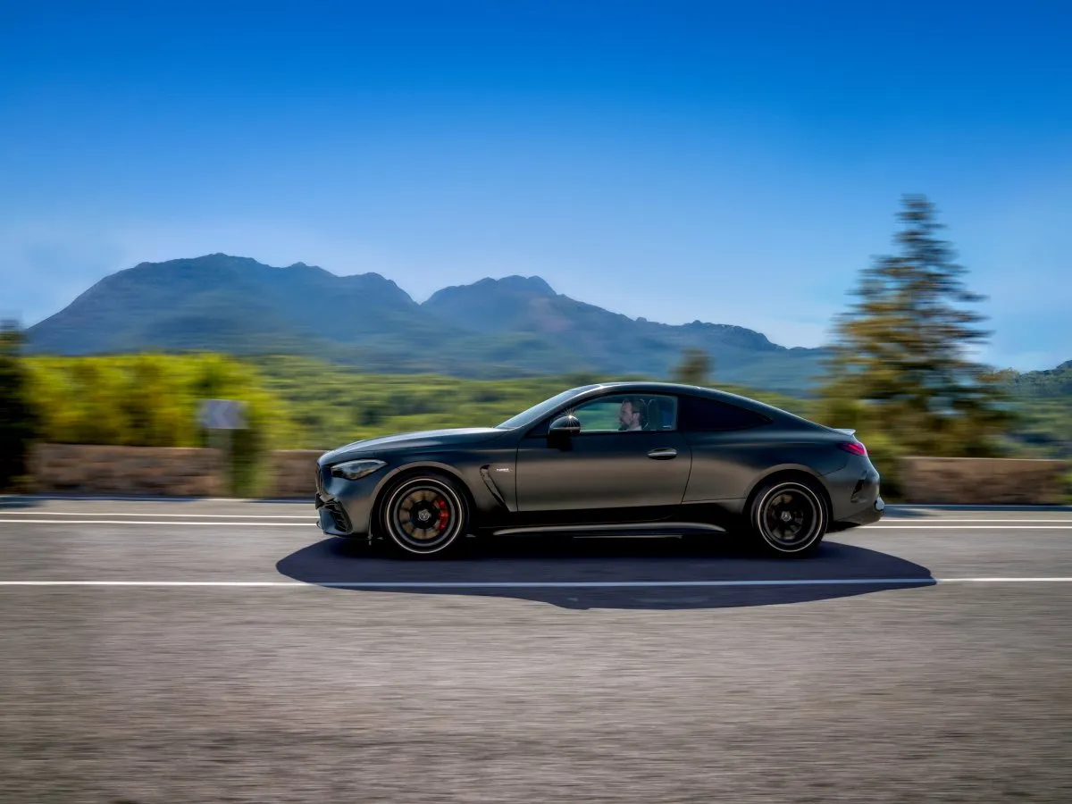 Mercedes-AMG CLE Coupé — bočný pohľad