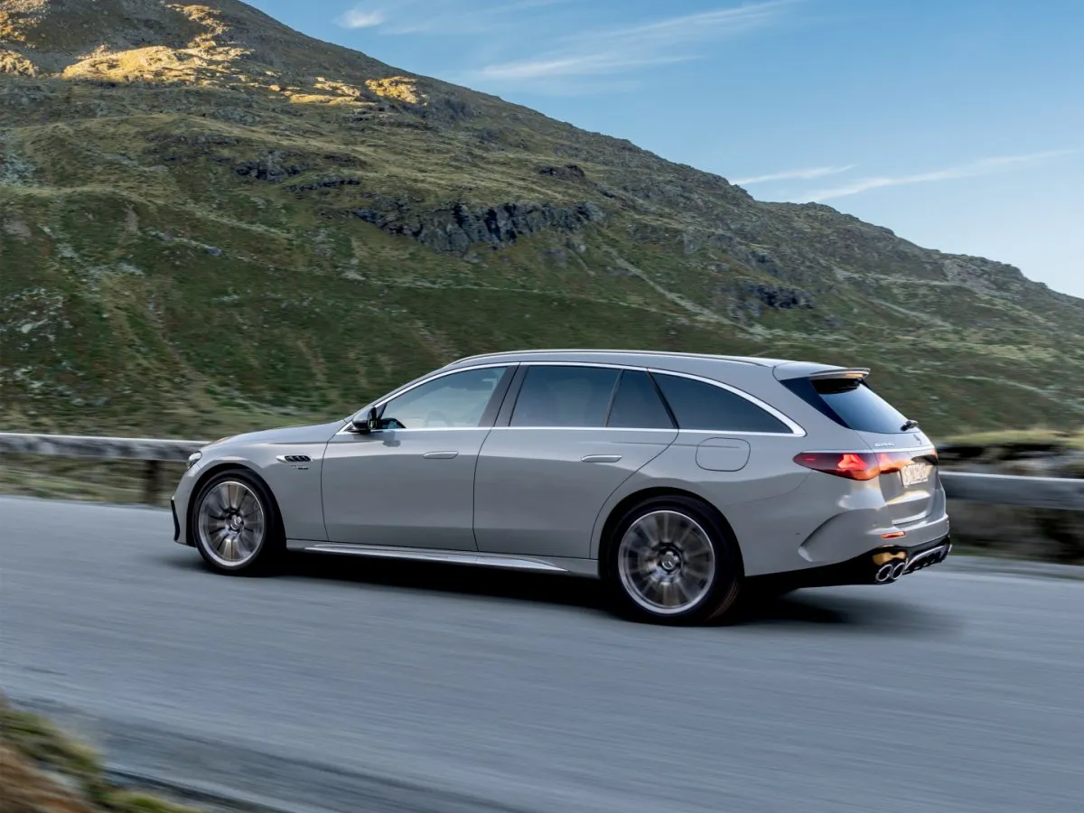 Mercedes-AMG Trieda E T-Modell za jazdy